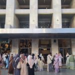 “ألاف المسلمين ملئوا مسجد إستقلال لتأدية صلاة عيد الفطر”